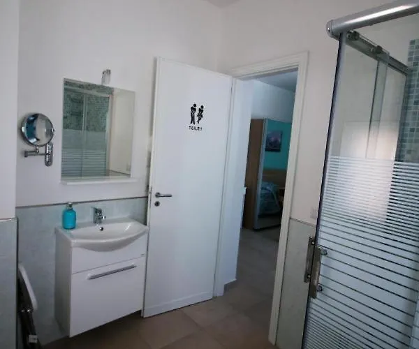 招待所 La Rosatea 3*